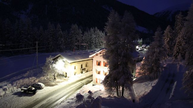 Hotel Veduta Cinuos-Chel Zewnętrze zdjęcie