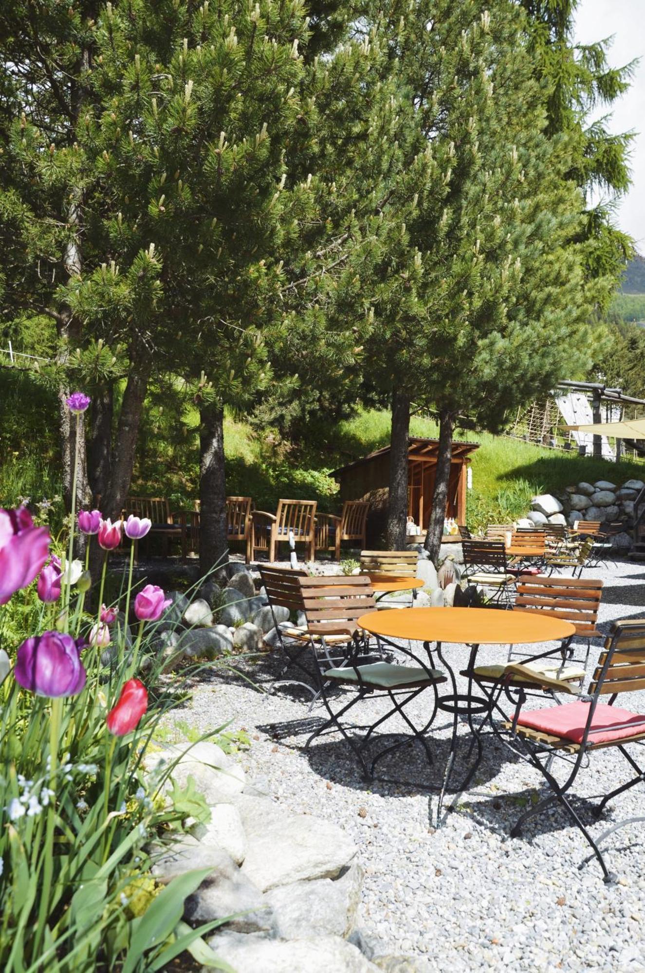 Hotel Veduta Cinuos-Chel Zewnętrze zdjęcie