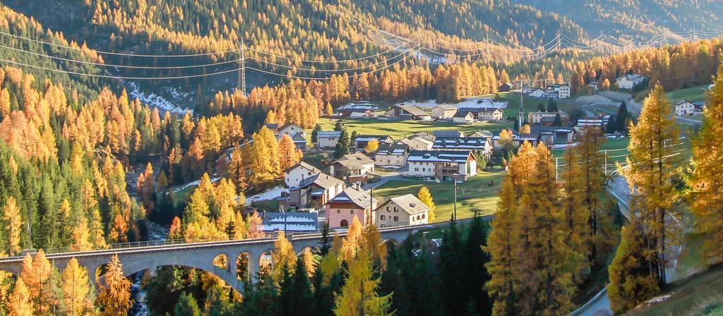Hotel Veduta Cinuos-Chel Zewnętrze zdjęcie