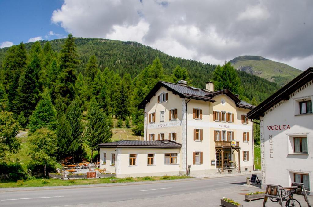 Hotel Veduta Cinuos-Chel Zewnętrze zdjęcie