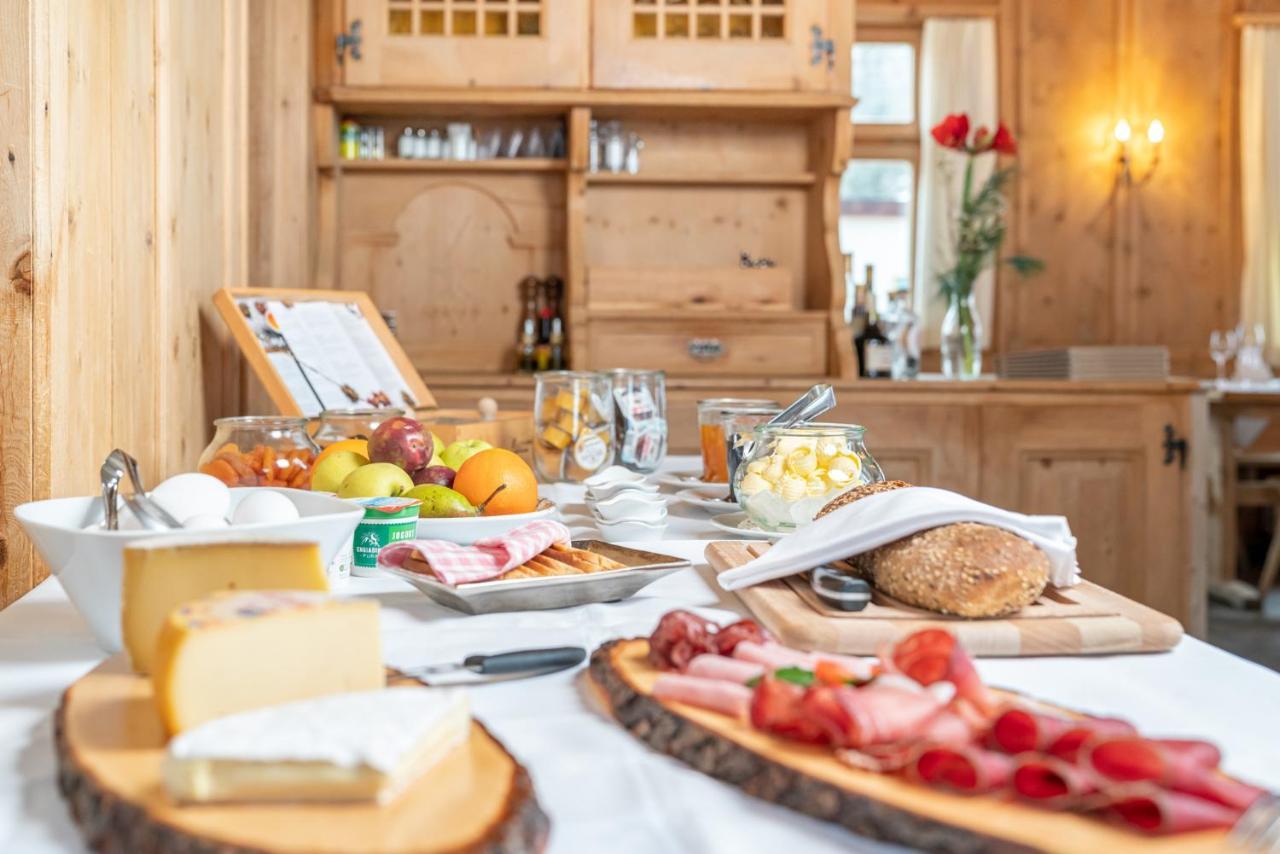 Hotel Veduta Cinuos-Chel Zewnętrze zdjęcie